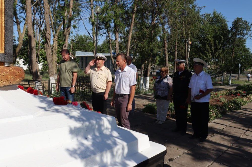 Владислав Хаджиев: 29 июня мы отдаем дань памяти и всенародного уважения партизанам и подпольщикам, склоняем головы перед беспрецедентным мужеством и подвигом людей, освобождавших страну от вероломных захватчиков Владислав Хаджиев: 29 июня мы отдаем дань памяти и всенародного уважения партизанам и подпольщикам, склоняем головы перед беспрецедентным мужеством и подвигом людей, освобождавших страну от вероломных захватчиков