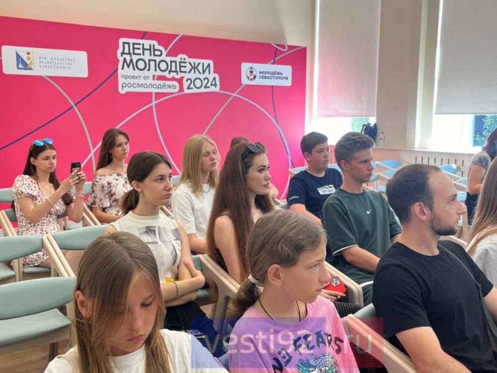 В Севастополе празднуют День молодёжи В Севастополе празднуют День молодёжи