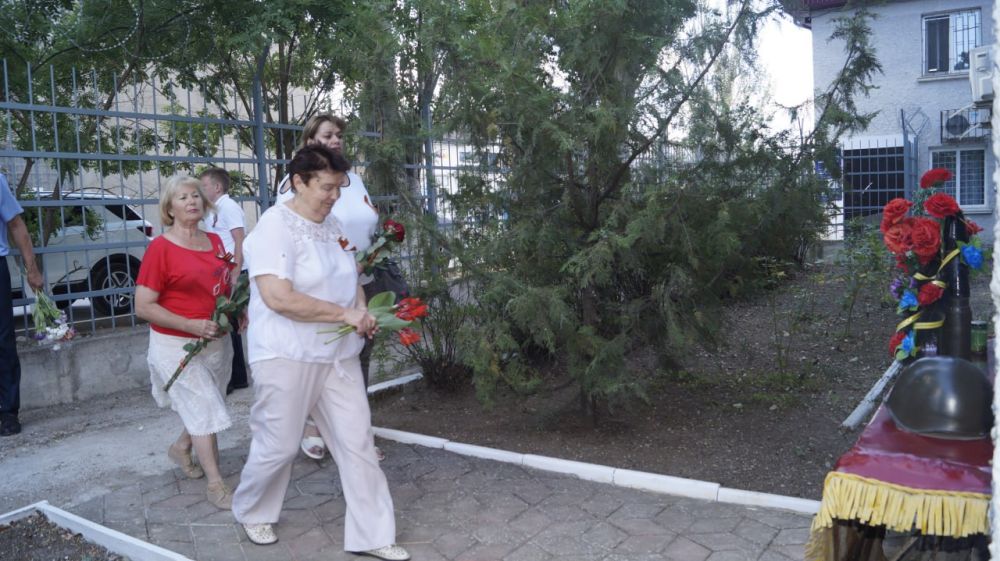 По случаю Дня партизан и подпольщиков в пгт Советском состоялась церемония возложения цветов к мемориальной доске в честь партизан Ичкинского отряда – работников советской милиции и памятному знаку партизанам и подпольщикам Ичкинского района По случаю Дня партизан и подпольщиков в пгт Советском состоялась церемония возложения цветов к мемориальной доске в честь партизан Ичкинского отряда – работников советской милиции и памятному знаку партизанам и подпольщикам Ичкинского района
