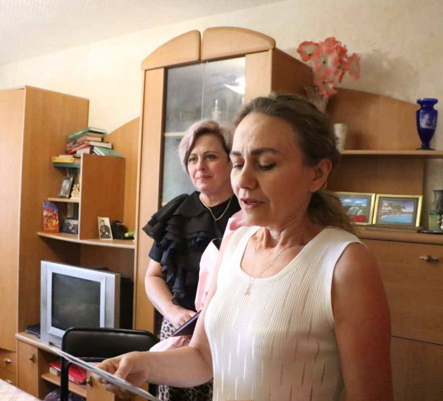 Ольга Урайкина: Совместно с депутатом городского совета Ярославом Яворским, специалистом по социальной работе ГБУ РК «ЦСО Бахчисарайского района» Анжеликой Деевой, поздравили с 90-летием ветерана-блокадницу Валентину Александровну Бойко Ольга Урайкина: Совместно с депутатом городского совета Ярославом Яворским, специалистом по социальной работе ГБУ РК «ЦСО Бахчисарайского района» Анжеликой Деевой, поздравили с 90-летием ветерана-блокадницу Валентину Александровну Бойко