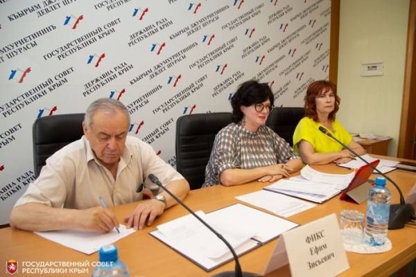 Комитет по бюджетно-финансовой, инвестиционной и налоговой политике, обсудив изменения в законы «О бюджете Республики Крым... Комитет по бюджетно-финансовой, инвестиционной и налоговой политике, обсудив изменения в законы «О бюджете Республики Крым...