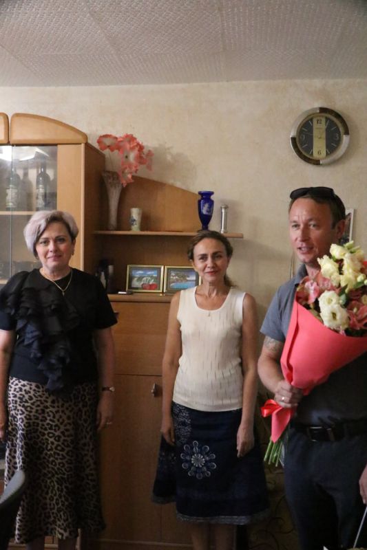 Ольга Урайкина: Совместно с депутатом городского совета Ярославом Яворским, специалистом по социальной работе ГБУ РК «ЦСО Бахчисарайского района» Анжеликой Деевой, поздравили с 90-летием ветерана-блокадницу Валентину Александровну Бойко Ольга Урайкина: Совместно с депутатом городского совета Ярославом Яворским, специалистом по социальной работе ГБУ РК «ЦСО Бахчисарайского района» Анжеликой Деевой, поздравили с 90-летием ветерана-блокадницу Валентину Александровну Бойко