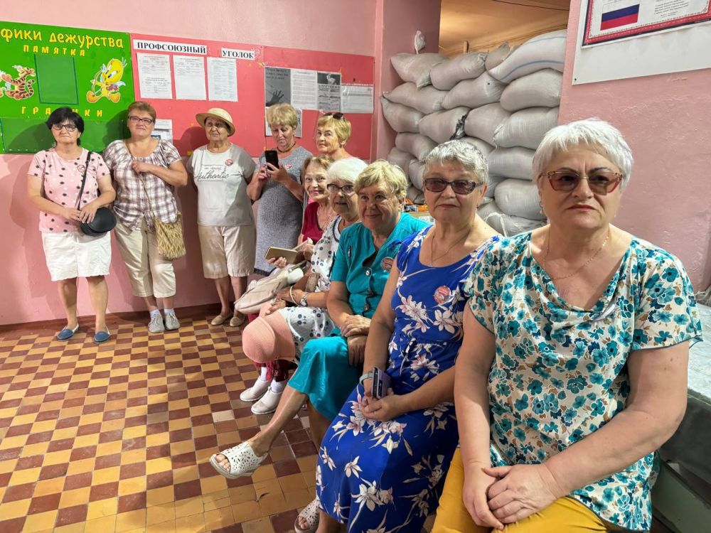 Александр Дудинов: Защитникам России. Передали «за ленточку» маскировочные сети, бутилированную воду и продукты питания.... Александр Дудинов: Защитникам России. Передали «за ленточку» маскировочные сети, бутилированную воду и продукты питания....