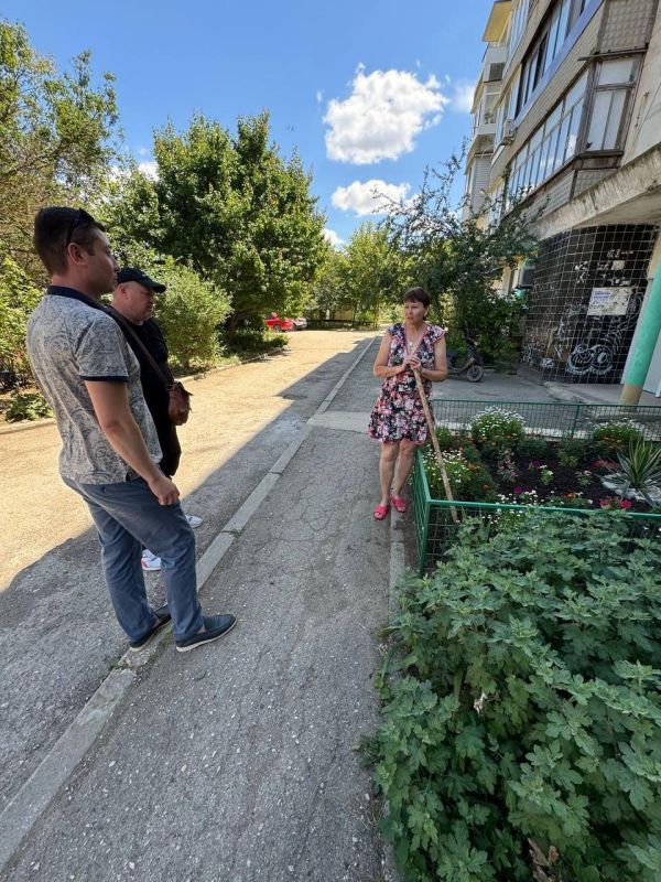 Заместитель главы администрации Сакского района Антон Новиков встретился с председателями ряда многоквартирных домов в пгт Заместитель главы администрации Сакского района Антон Новиков встретился с председателями ряда многоквартирных домов в пгт