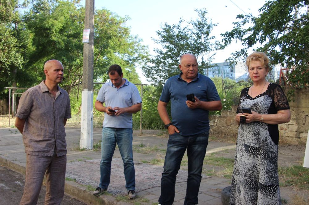 #в_диалоге_с_керчанами. Проблемы жителей района старого стеклотарного завода сегодня рассматривал на выездной встрече глава... #в_диалоге_с_керчанами. Проблемы жителей района старого стеклотарного завода сегодня рассматривал на выездной встрече глава...