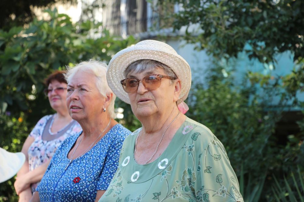 #в_диалоге_с_керчанами. Проблемы жителей района старого стеклотарного завода сегодня рассматривал на выездной встрече глава... #в_диалоге_с_керчанами. Проблемы жителей района старого стеклотарного завода сегодня рассматривал на выездной встрече глава...