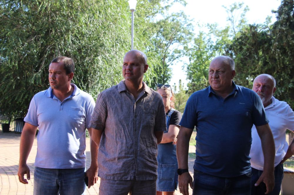 #в_диалоге_с_керчанами. Проблемы жителей района старого стеклотарного завода сегодня рассматривал на выездной встрече глава... #в_диалоге_с_керчанами. Проблемы жителей района старого стеклотарного завода сегодня рассматривал на выездной встрече глава...