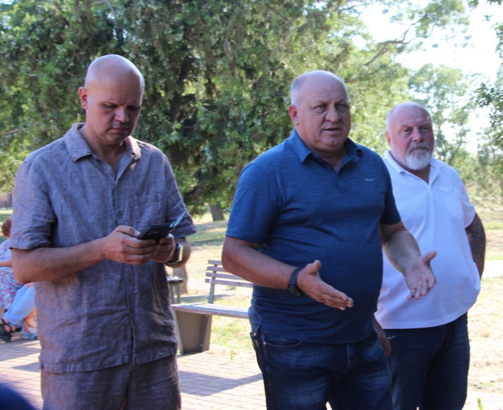 #в_диалоге_с_керчанами. Проблемы жителей района старого стеклотарного завода сегодня рассматривал на выездной встрече глава... #в_диалоге_с_керчанами. Проблемы жителей района старого стеклотарного завода сегодня рассматривал на выездной встрече глава...