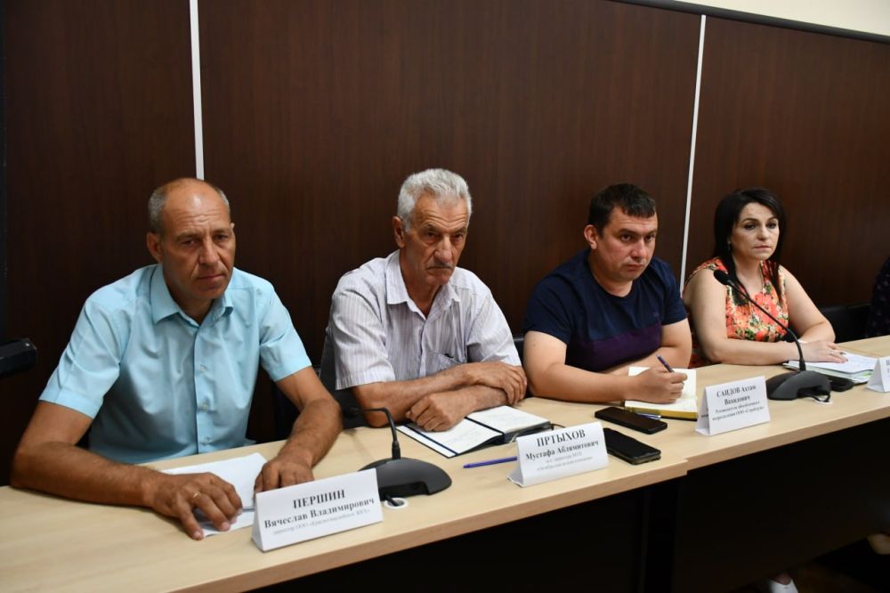 Василий Грабован: На повестке дня сегодняшнего аппаратного совещания под моим руководством - санитарная очистка и благоустройство территорий, а также текущее состояние дел Василий Грабован: На повестке дня сегодняшнего аппаратного совещания под моим руководством - санитарная очистка и благоустройство территорий, а также текущее состояние дел