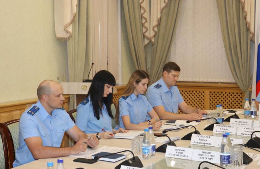 Состоялось обсуждение вопросов оплаты труда на предприятиях региона Состоялось обсуждение вопросов оплаты труда на предприятиях региона