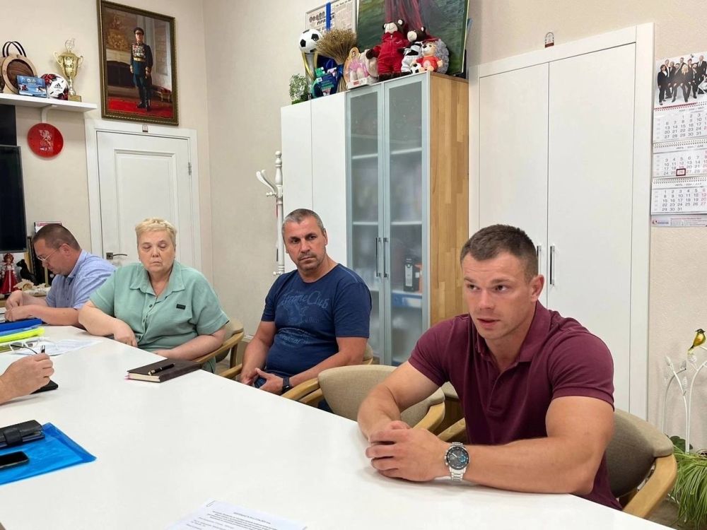 Министр спорта Ольга Торубарова совместно с заместителями Сергеем Гниздыло, Шерифом Османовым и председателем Общественного... Министр спорта Ольга Торубарова совместно с заместителями Сергеем Гниздыло, Шерифом Османовым и председателем Общественного...