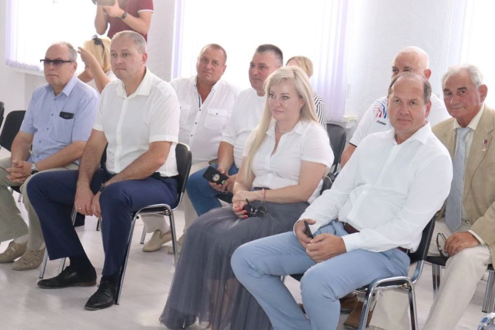 После открытия новой благоутроенной территории с почётными гостями посетили Ивановскую среднюю школу имени Героя Советского Союза лётчика-космонавта Юрия Алексеевича Гагарина После открытия новой благоутроенной территории с почётными гостями посетили Ивановскую среднюю школу имени Героя Советского Союза лётчика-космонавта Юрия Алексеевича Гагарина
