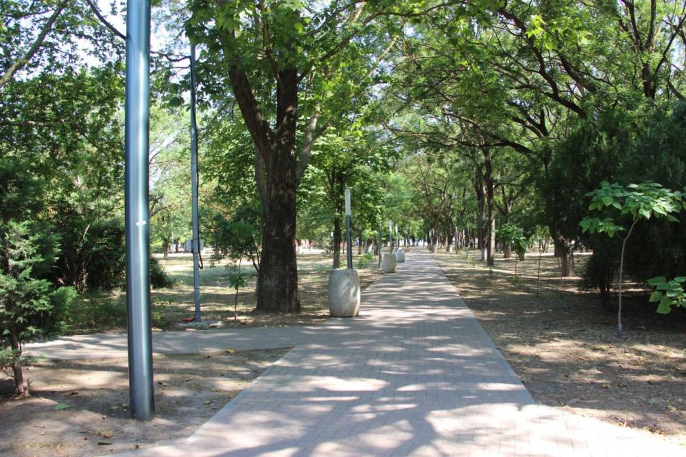 #городские_новости. Санитарное состояние и уборка закрепленных территорий. Эти вопросы были подняты на выездном совещании с предпринимателями, ведущими свою деятельность в Комсомольском парке #городские_новости. Санитарное состояние и уборка закрепленных территорий. Эти вопросы были подняты на выездном совещании с предпринимателями, ведущими свою деятельность в Комсомольском парке