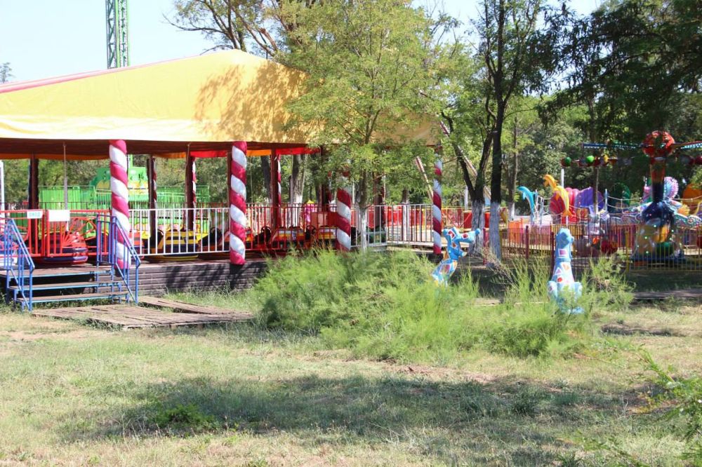 #городские_новости. Санитарное состояние и уборка закрепленных территорий. Эти вопросы были подняты на выездном совещании с предпринимателями, ведущими свою деятельность в Комсомольском парке #городские_новости. Санитарное состояние и уборка закрепленных территорий. Эти вопросы были подняты на выездном совещании с предпринимателями, ведущими свою деятельность в Комсомольском парке
