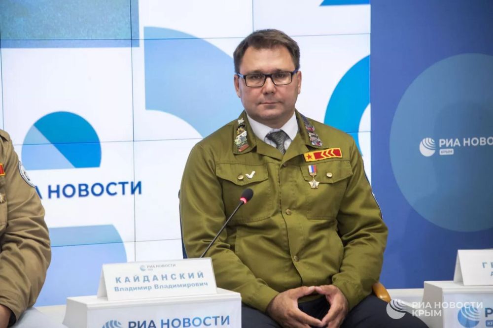 КАК МОЛОДЕЖЬ ТРУДИТСЯ НА БЛАГО СТРАНЫ КАК МОЛОДЕЖЬ ТРУДИТСЯ НА БЛАГО СТРАНЫ