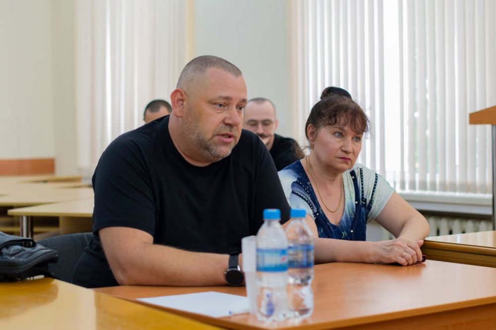 Глава администрации Симферополя Михаил Афанасьев провёл личный приём граждан, в ходе которого к нему обратились 9 симферопольцев Глава администрации Симферополя Михаил Афанасьев провёл личный приём граждан, в ходе которого к нему обратились 9 симферопольцев