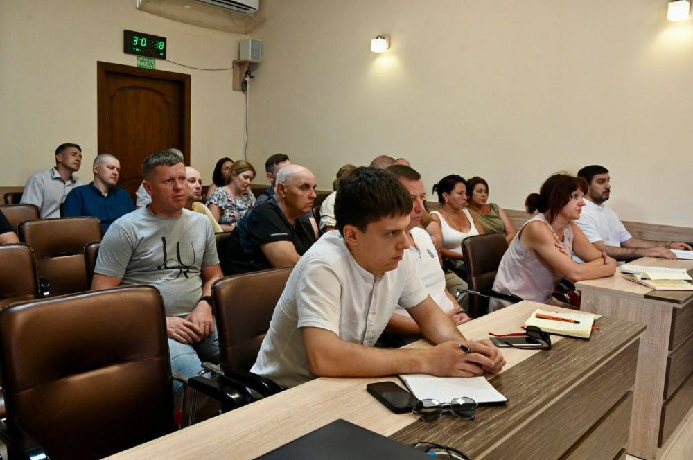 Сергей Аксёнов: Сегодня в Евпатории провел совещание о проблемных вопросах сферы ЖКХ Сергей Аксёнов: Сегодня в Евпатории провел совещание о проблемных вопросах сферы ЖКХ