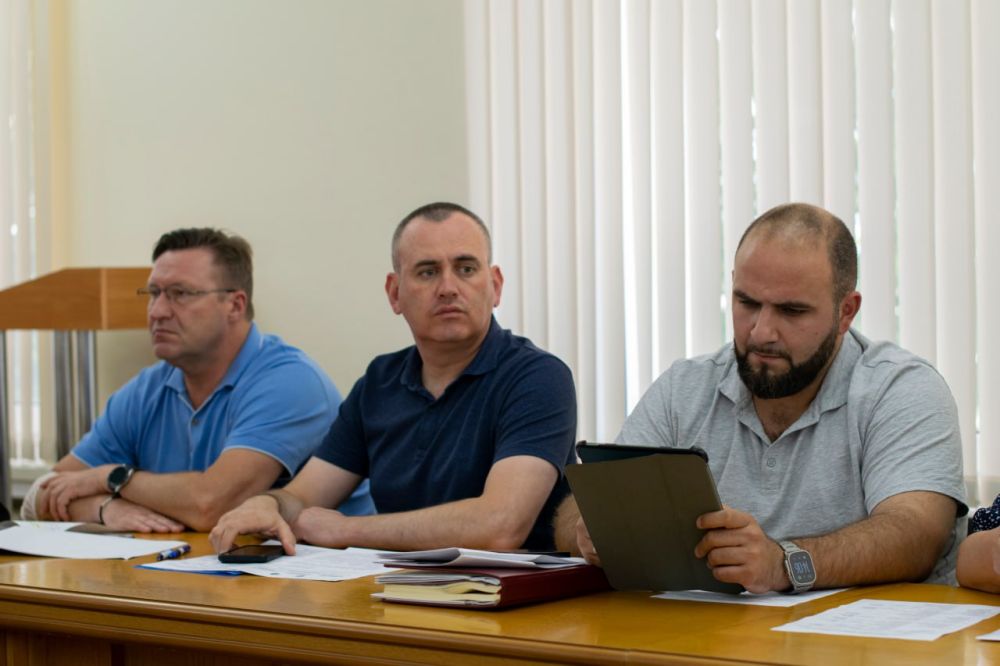 Глава администрации Симферополя Михаил Афанасьев провёл личный приём граждан, в ходе которого к нему обратились 9 симферопольцев Глава администрации Симферополя Михаил Афанасьев провёл личный приём граждан, в ходе которого к нему обратились 9 симферопольцев