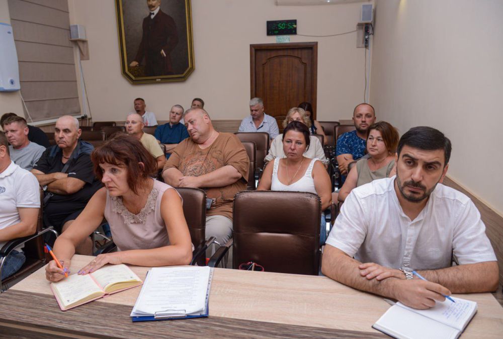 Александр Юрьев: В ходе рабочего визита в Евпаторию Главы Республики Крым Сергея Аксёнова состоялось совещание по проблемным вопросам сферы ЖКХ Александр Юрьев: В ходе рабочего визита в Евпаторию Главы Республики Крым Сергея Аксёнова состоялось совещание по проблемным вопросам сферы ЖКХ