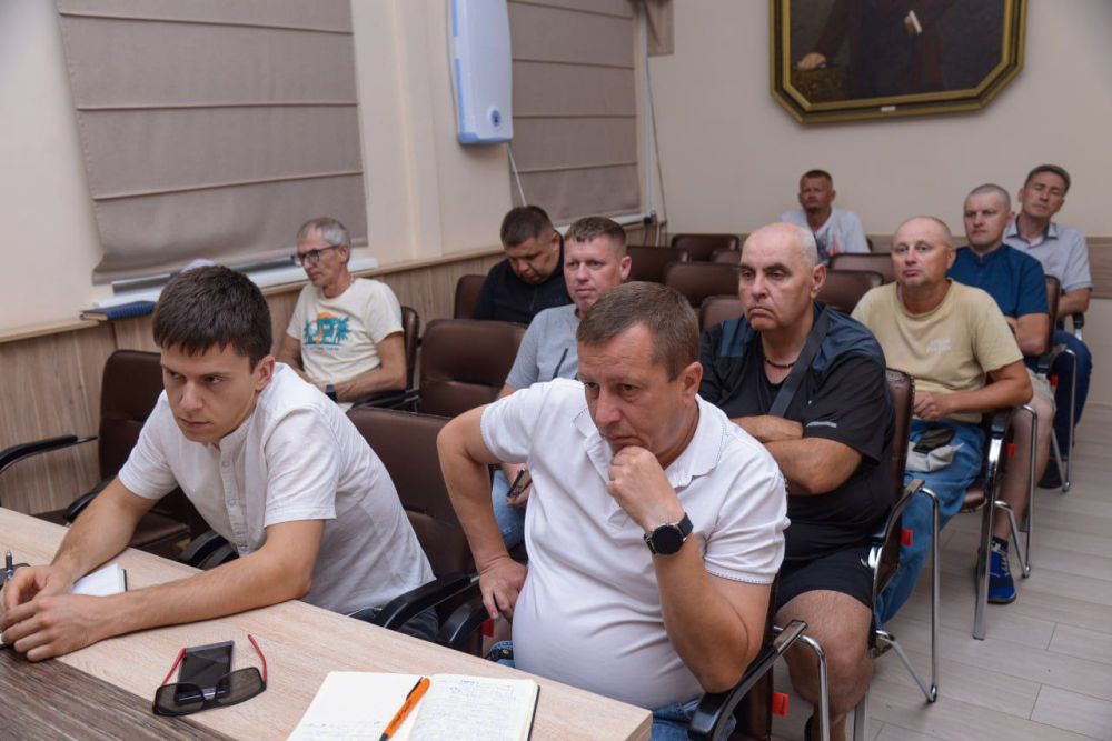 Александр Юрьев: В ходе рабочего визита в Евпаторию Главы Республики Крым Сергея Аксёнова состоялось совещание по проблемным вопросам сферы ЖКХ Александр Юрьев: В ходе рабочего визита в Евпаторию Главы Республики Крым Сергея Аксёнова состоялось совещание по проблемным вопросам сферы ЖКХ