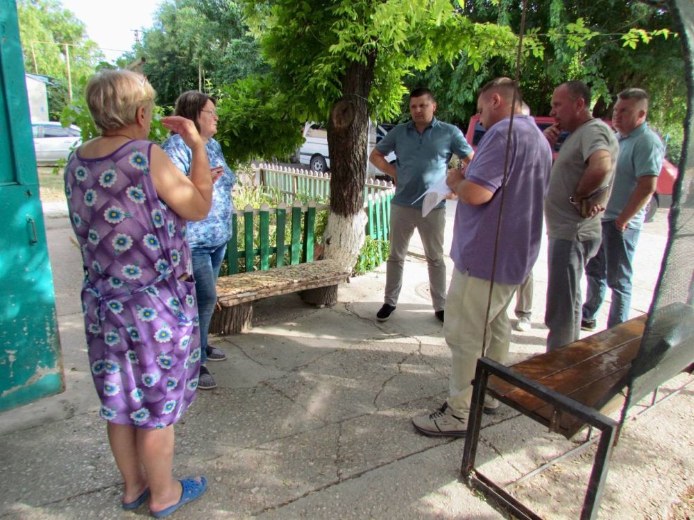 Вадим Хомин: Вчера, совместно с представителями МУП "ЖЭО" и специалистами отраслевых отделов, провел встречу с жителями многоквартирного дома по адресу: ул. енделеева д. Вадим Хомин: Вчера, совместно с представителями МУП "ЖЭО" и специалистами отраслевых отделов, провел встречу с жителями многоквартирного дома по адресу: ул. енделеева д.