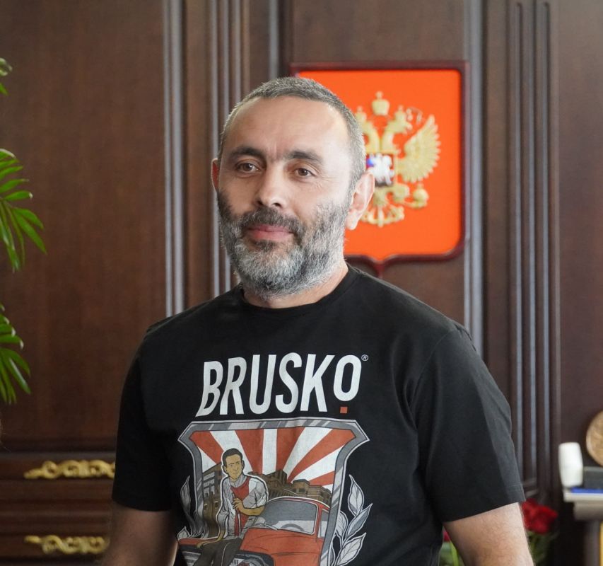 #своих_не_бросаем. Керчан – предпринимателей отметили за оказание гуманитарной помощи участникам СВО. Глава администрации Святослав БРУСАКОВ и глава муниципального образования Ольга СОЛОДИЛОВА встретились с предпринимателями Эдгаром и Сейраном ТУТУНДЖЯН #своих_не_бросаем. Керчан – предпринимателей отметили за оказание гуманитарной помощи участникам СВО. Глава администрации Святослав БРУСАКОВ и глава муниципального образования Ольга СОЛОДИЛОВА встретились с предпринимателями Эдгаром и Сейраном ТУТУНДЖЯН
