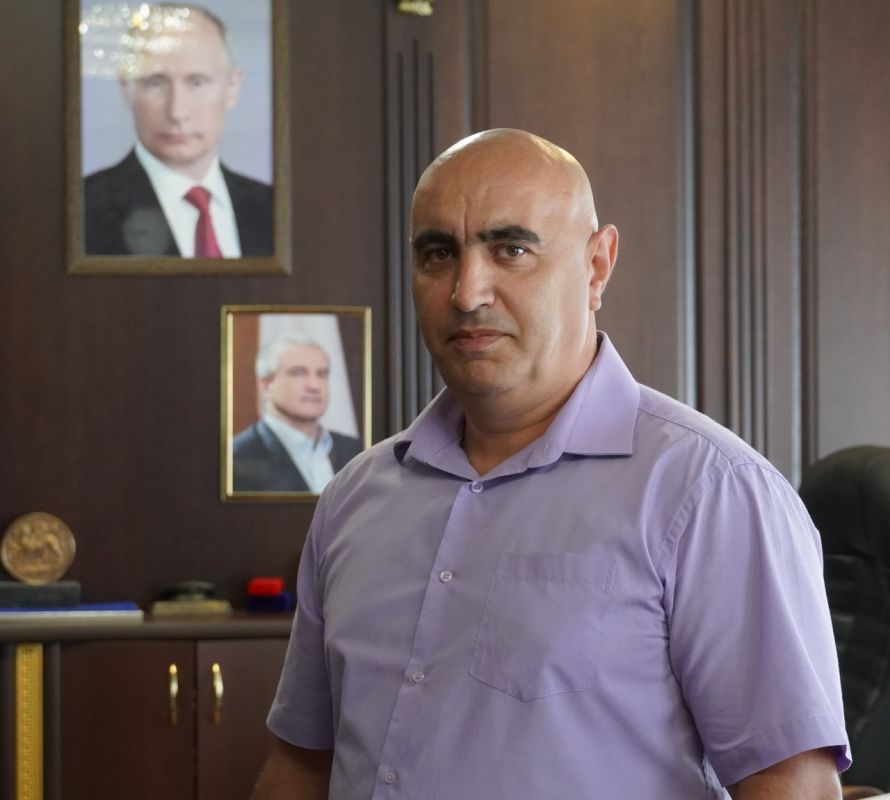 #своих_не_бросаем. Керчан – предпринимателей отметили за оказание гуманитарной помощи участникам СВО. Глава администрации Святослав БРУСАКОВ и глава муниципального образования Ольга СОЛОДИЛОВА встретились с предпринимателями Эдгаром и Сейраном ТУТУНДЖЯН #своих_не_бросаем. Керчан – предпринимателей отметили за оказание гуманитарной помощи участникам СВО. Глава администрации Святослав БРУСАКОВ и глава муниципального образования Ольга СОЛОДИЛОВА встретились с предпринимателями Эдгаром и Сейраном ТУТУНДЖЯН