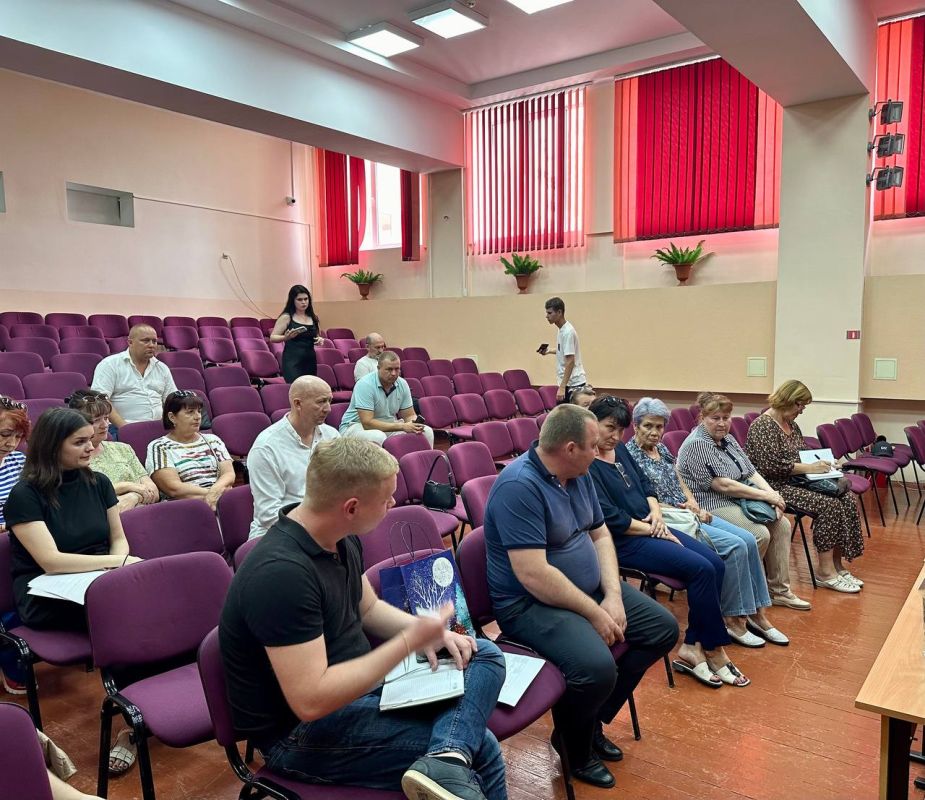 Михаил Афанасьев: Провели встречу с председателями Советов МКД в пгт Комсомольское Михаил Афанасьев: Провели встречу с председателями Советов МКД в пгт Комсомольское