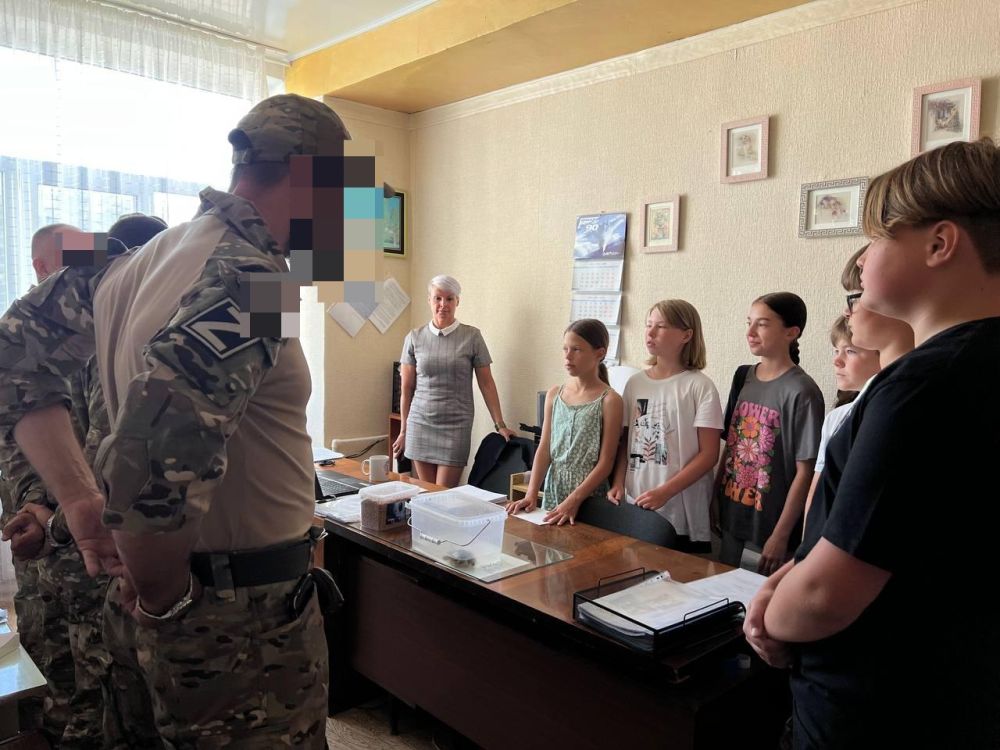 Школьники Новофедоровской школы-лицей имени Героя Российской Федерации Т. . пакидзе встретились с участниками Специальной военной операции Школьники Новофедоровской школы-лицей имени Героя Российской Федерации Т. . пакидзе встретились с участниками Специальной военной операции