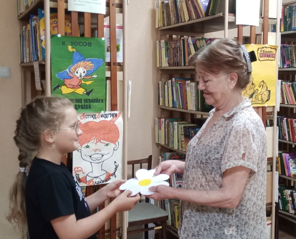 В рамках Года семьи и в преддверии праздника Дня семьи, любви и верности в библиотеке-филиале им. .Васильченко МБУК ЦСДБ города Симферополя 4 июля прошёл литературный праздник «Наша дружная семья» В рамках Года семьи и в преддверии праздника Дня семьи, любви и верности в библиотеке-филиале им. .Васильченко МБУК ЦСДБ города Симферополя 4 июля прошёл литературный праздник «Наша дружная семья»