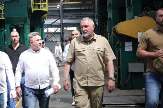 "Бердянские жатки" и "Azmol" — эти два бердянских гражданских предприятия при должной организации труда и стабильной работе с покупателями их продукции (а она более чем востребована!) способны значительно нарастить бюджет Запорожской области "Бердянские жатки" и "Azmol" — эти два бердянских гражданских предприятия при должной организации труда и стабильной работе с покупателями их продукции (а она более чем востребована!) способны значительно нарастить бюджет Запорожской области