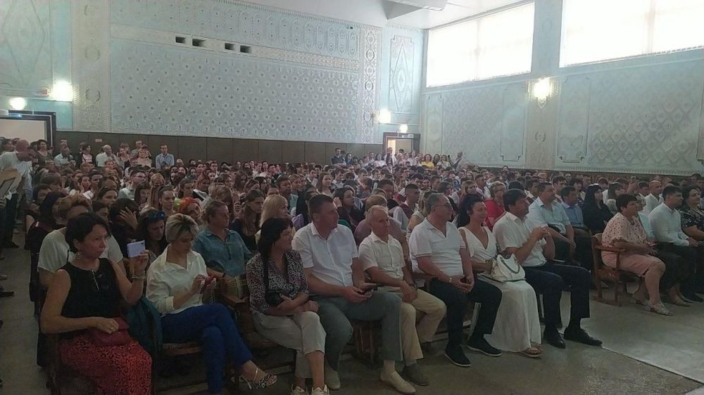 В Прибрежненском аграрном колледже прошел выпускной, посвященный вручению дипломов о среднем профессиональном образовании выпускникам 2024 года В Прибрежненском аграрном колледже прошел выпускной, посвященный вручению дипломов о среднем профессиональном образовании выпускникам 2024 года