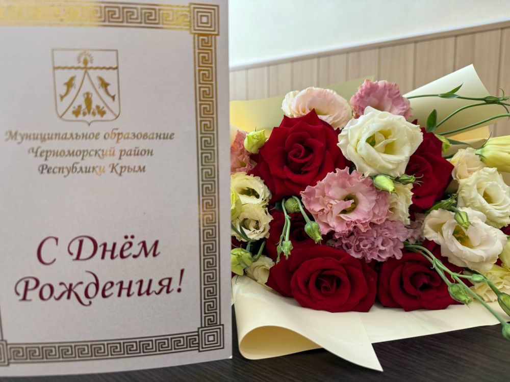 Александр Дудинов: Сегодня от всей души хочу поздравить председателя контрольно-счетного органа Черноморского района, обаятельную, красивую женщину, компетентного и грамотного специалиста Светлану Павловну Самченко Александр Дудинов: Сегодня от всей души хочу поздравить председателя контрольно-счетного органа Черноморского района, обаятельную, красивую женщину, компетентного и грамотного специалиста Светлану Павловну Самченко