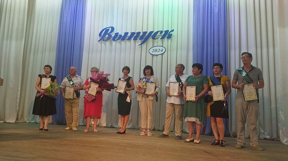 В Прибрежненском аграрном колледже прошел выпускной, посвященный вручению дипломов о среднем профессиональном образовании выпускникам 2024 года В Прибрежненском аграрном колледже прошел выпускной, посвященный вручению дипломов о среднем профессиональном образовании выпускникам 2024 года