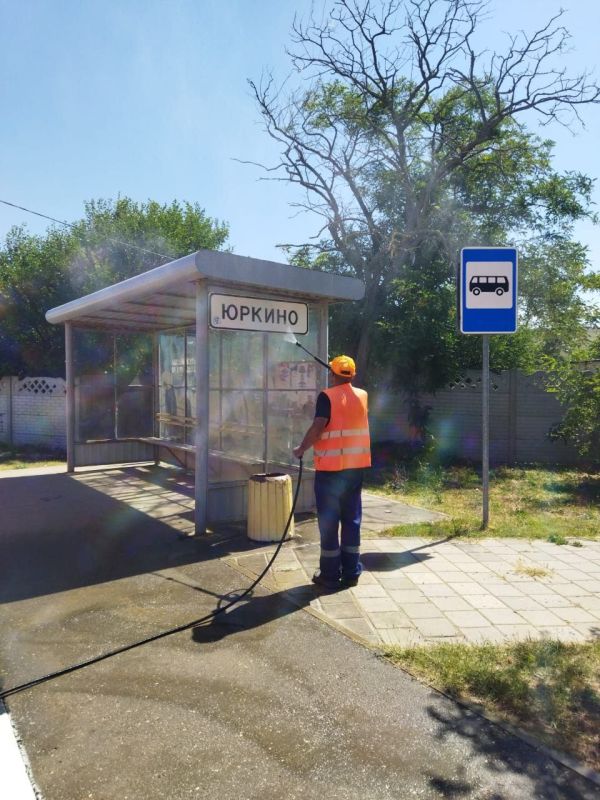Дорогие крымчане и гости региона! В то время как солнце решило устроить нам тропики, наши дорожники продолжают работать на... Дорогие крымчане и гости региона! В то время как солнце решило устроить нам тропики, наши дорожники продолжают работать на...