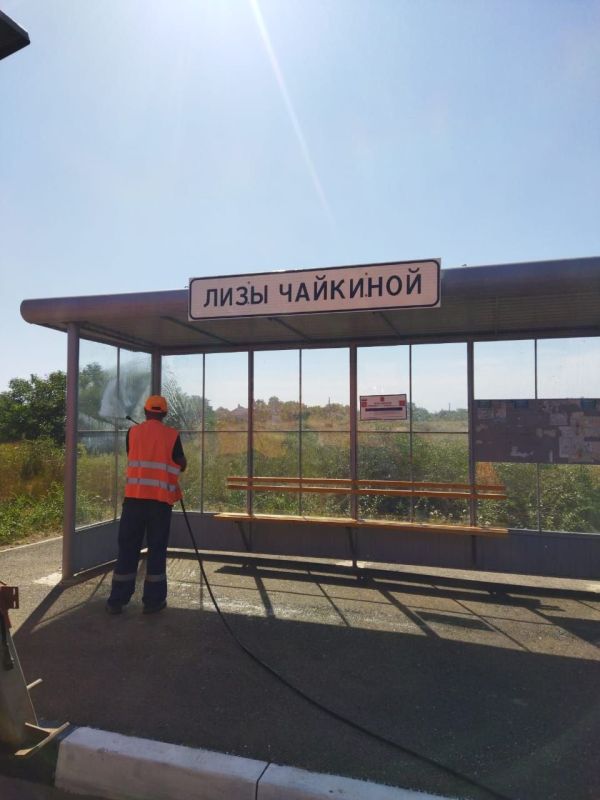 Дорогие крымчане и гости региона! В то время как солнце решило устроить нам тропики, наши дорожники продолжают работать на... Дорогие крымчане и гости региона! В то время как солнце решило устроить нам тропики, наши дорожники продолжают работать на...