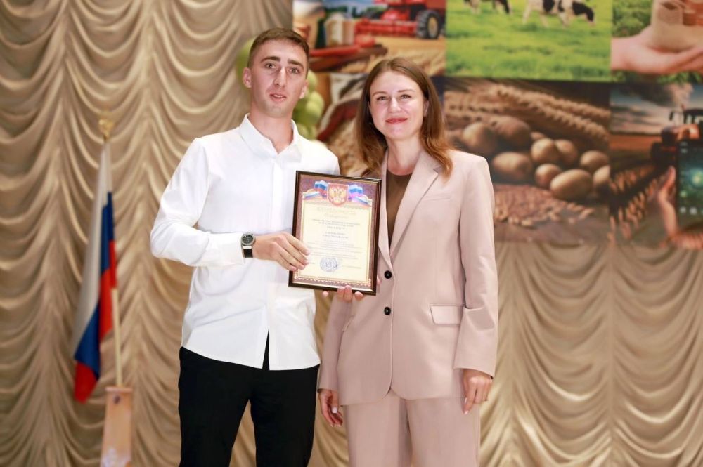 Ольга Славгородская: Приняла участие в торжественном мероприятии, посвященном вручению дипломов выпускникам Института «Агротехнологическая академия» КФУ им. . . ернадского Ольга Славгородская: Приняла участие в торжественном мероприятии, посвященном вручению дипломов выпускникам Института «Агротехнологическая академия» КФУ им. . . ернадского