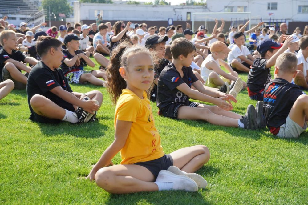 #керчь_спортивная. Спортивные керчане начали воскресное утро с зарядки. Министр спорта Крыма Ольга ТОРУБАРОВА провела в... #керчь_спортивная. Спортивные керчане начали воскресное утро с зарядки. Министр спорта Крыма Ольга ТОРУБАРОВА провела в...