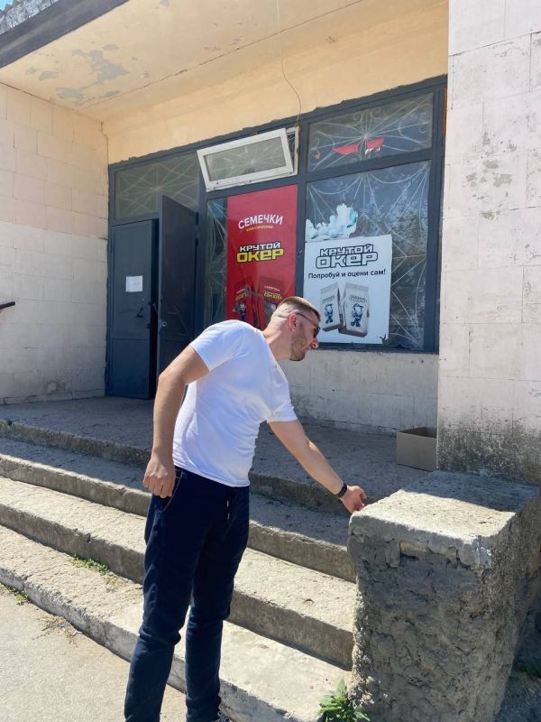 Заместитель главы администрации Сакского района Сергей Кирьянов с заместителем начальника УЖКХ администрации посетили сёла Глинки и Вересаево по обращению граждан Заместитель главы администрации Сакского района Сергей Кирьянов с заместителем начальника УЖКХ администрации посетили сёла Глинки и Вересаево по обращению граждан