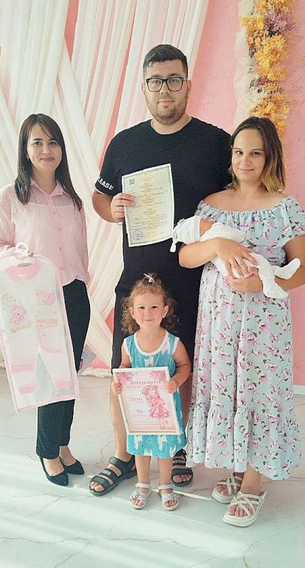 Армянский городской отдел ЗАГС в преддверии празднования Дня семьи, любви и верности открыл свои двери для семей Евгения и... Армянский городской отдел ЗАГС в преддверии празднования Дня семьи, любви и верности открыл свои двери для семей Евгения и...