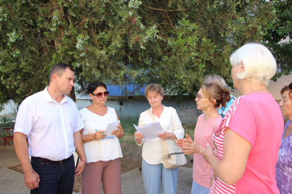 #в_диалоге_с_керчанами. Продолжаются встречи с горожанами. Сегодня и.о.главы администрации города Олег КАТОРГИН совместно с... #в_диалоге_с_керчанами. Продолжаются встречи с горожанами. Сегодня и.о.главы администрации города Олег КАТОРГИН совместно с...