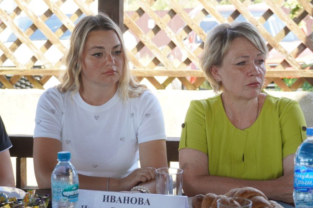 #своих_не_бросаем. Сегодня, в День семьи, любви и верности, на страусиной ферме прошёл праздник для детей и семей погибших... #своих_не_бросаем. Сегодня, в День семьи, любви и верности, на страусиной ферме прошёл праздник для детей и семей погибших...