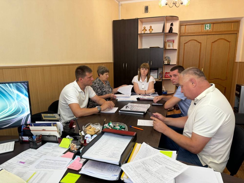 Александр Дудинов: Еженедельно утро понедельника начинается с совещания по текущим вопросам и постановки задач на ближайший период Александр Дудинов: Еженедельно утро понедельника начинается с совещания по текущим вопросам и постановки задач на ближайший период