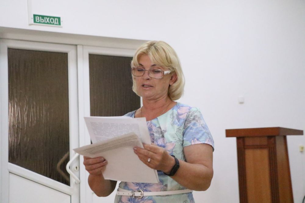 Ольга Урайкина: Перед началом аппаратного совещания поздравили Колкунову Ирину Александровну, Шабалова Александра Константиновича, Аблаева Энвера Айдеровича и Касумова Валерия Кисметовича с днем рождения Ольга Урайкина: Перед началом аппаратного совещания поздравили Колкунову Ирину Александровну, Шабалова Александра Константиновича, Аблаева Энвера Айдеровича и Касумова Валерия Кисметовича с днем рождения