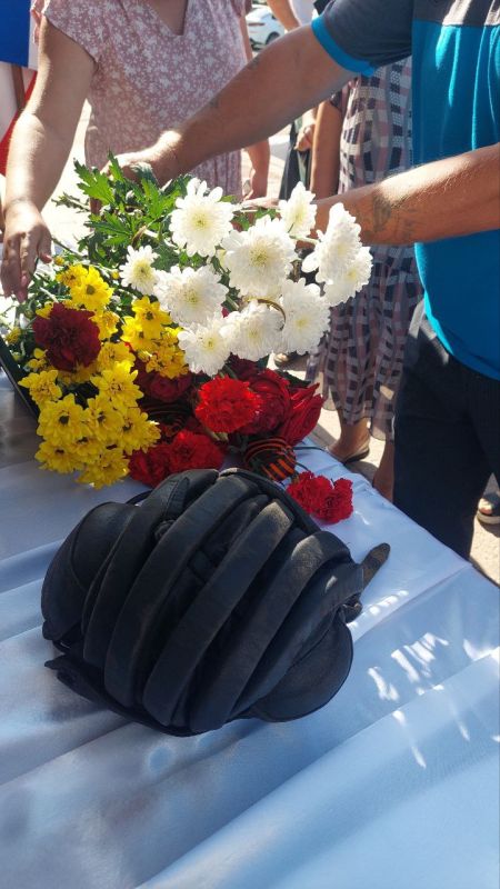 Василий Грабован: Мемориальную доску Леониду Галице, открыли на фасаде Восходненской школы им. риворотова Василий Грабован: Мемориальную доску Леониду Галице, открыли на фасаде Восходненской школы им. риворотова