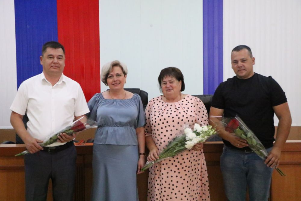 Ольга Урайкина: Перед началом аппаратного совещания поздравили Колкунову Ирину Александровну, Шабалова Александра Константиновича, Аблаева Энвера Айдеровича и Касумова Валерия Кисметовича с днем рождения Ольга Урайкина: Перед началом аппаратного совещания поздравили Колкунову Ирину Александровну, Шабалова Александра Константиновича, Аблаева Энвера Айдеровича и Касумова Валерия Кисметовича с днем рождения