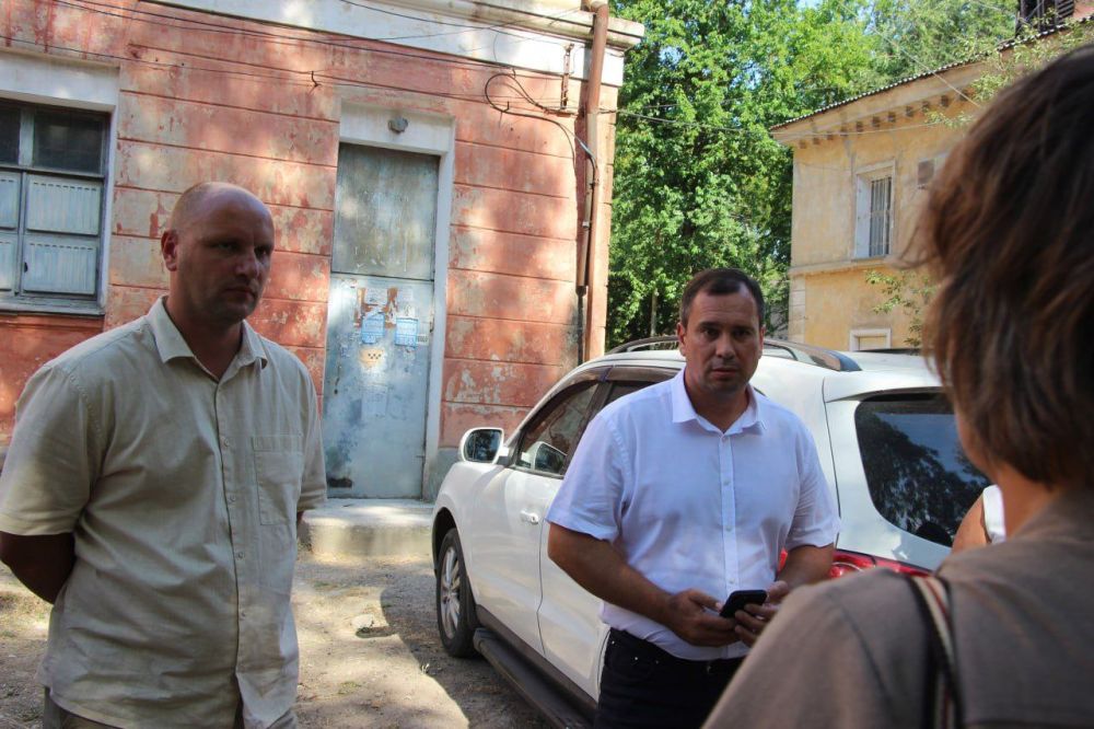 #в_диалоге_с_керчанами. Продолжаются встречи с горожанами. Сегодня и.о.главы администрации города Олег КАТОРГИН совместно с... #в_диалоге_с_керчанами. Продолжаются встречи с горожанами. Сегодня и.о.главы администрации города Олег КАТОРГИН совместно с...