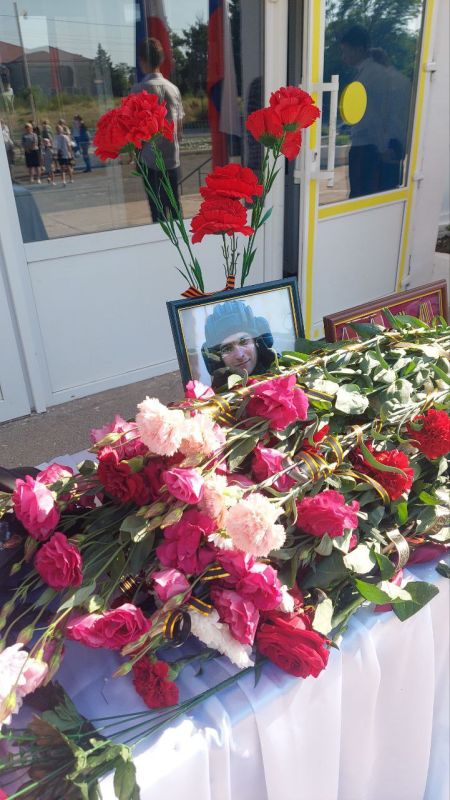 Василий Грабован: Мемориальную доску Леониду Галице, открыли на фасаде Восходненской школы им. риворотова Василий Грабован: Мемориальную доску Леониду Галице, открыли на фасаде Восходненской школы им. риворотова