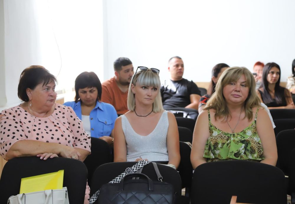 Под председательством первого заместителя главы администрации Бахчисарайского района, Энвера Аблаева, совместно с главой... Под председательством первого заместителя главы администрации Бахчисарайского района, Энвера Аблаева, совместно с главой...