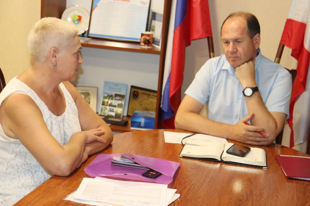 Владислав Хаджиев: Понедельник- провёл еженедельный приём граждан Владислав Хаджиев: Понедельник- провёл еженедельный приём граждан